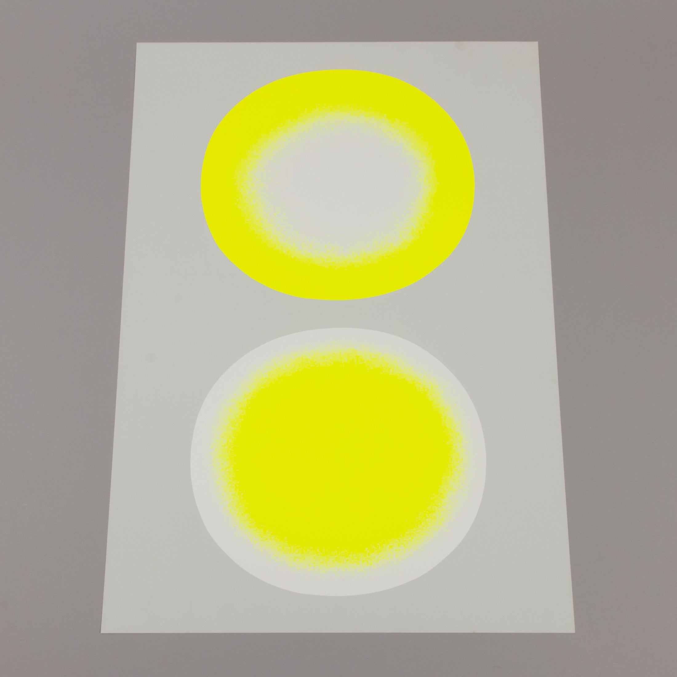 Rupprecht Geiger - Gelb auf Weiß (Hommage à Fontana)