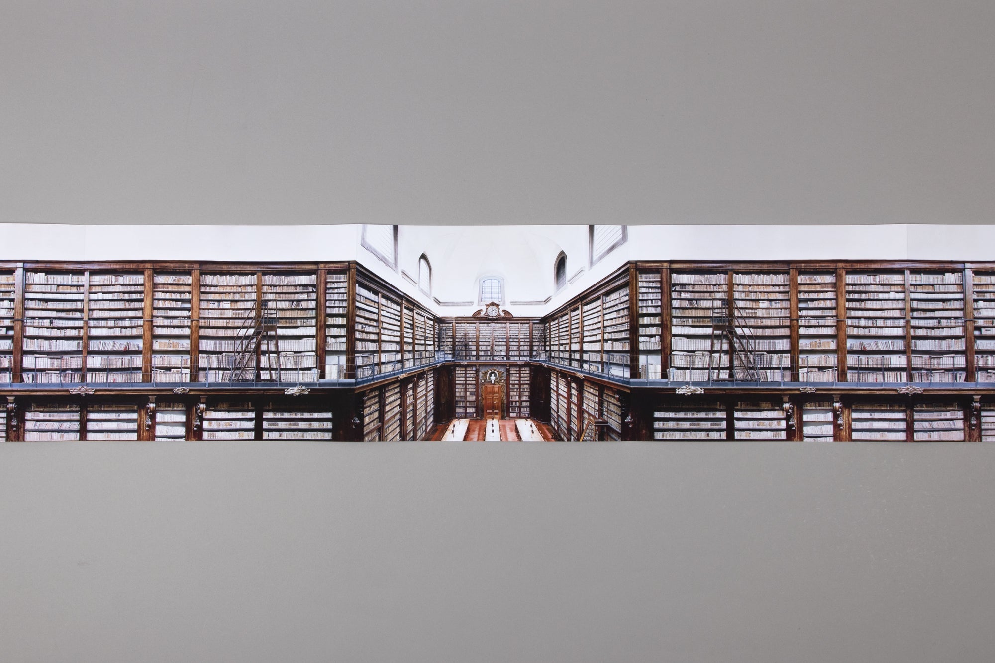 Candida Höfer – Shelves