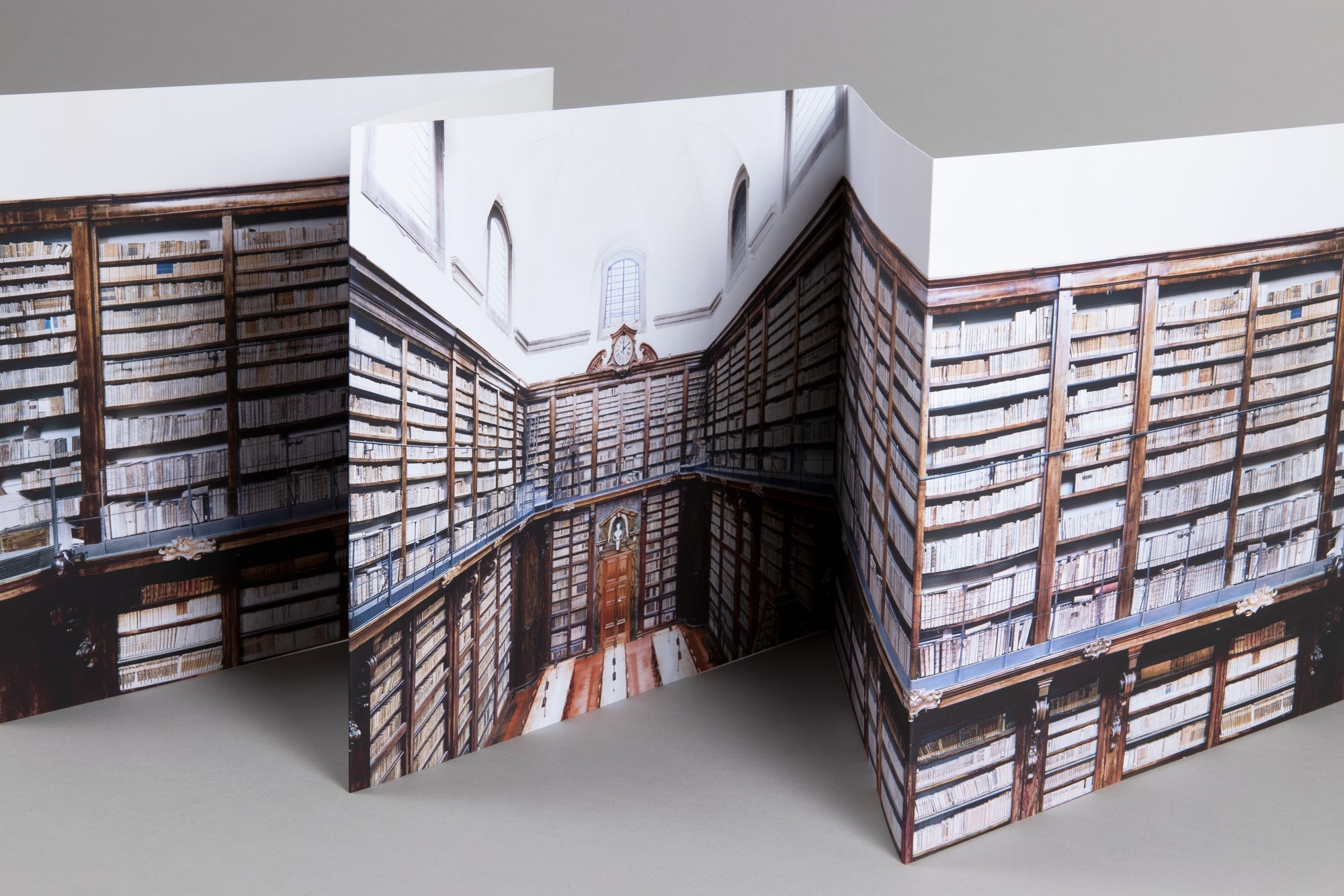 Candida Höfer – Shelves